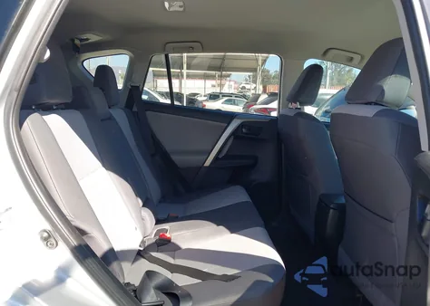 2015 Toyota Rav4 Le z USA, uszkodzony, nr VIN 2T3ZFREVXFW202797